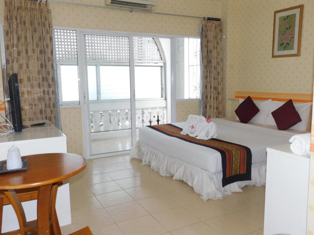 Be Fine Guesthouse Пхукет Экстерьер фото