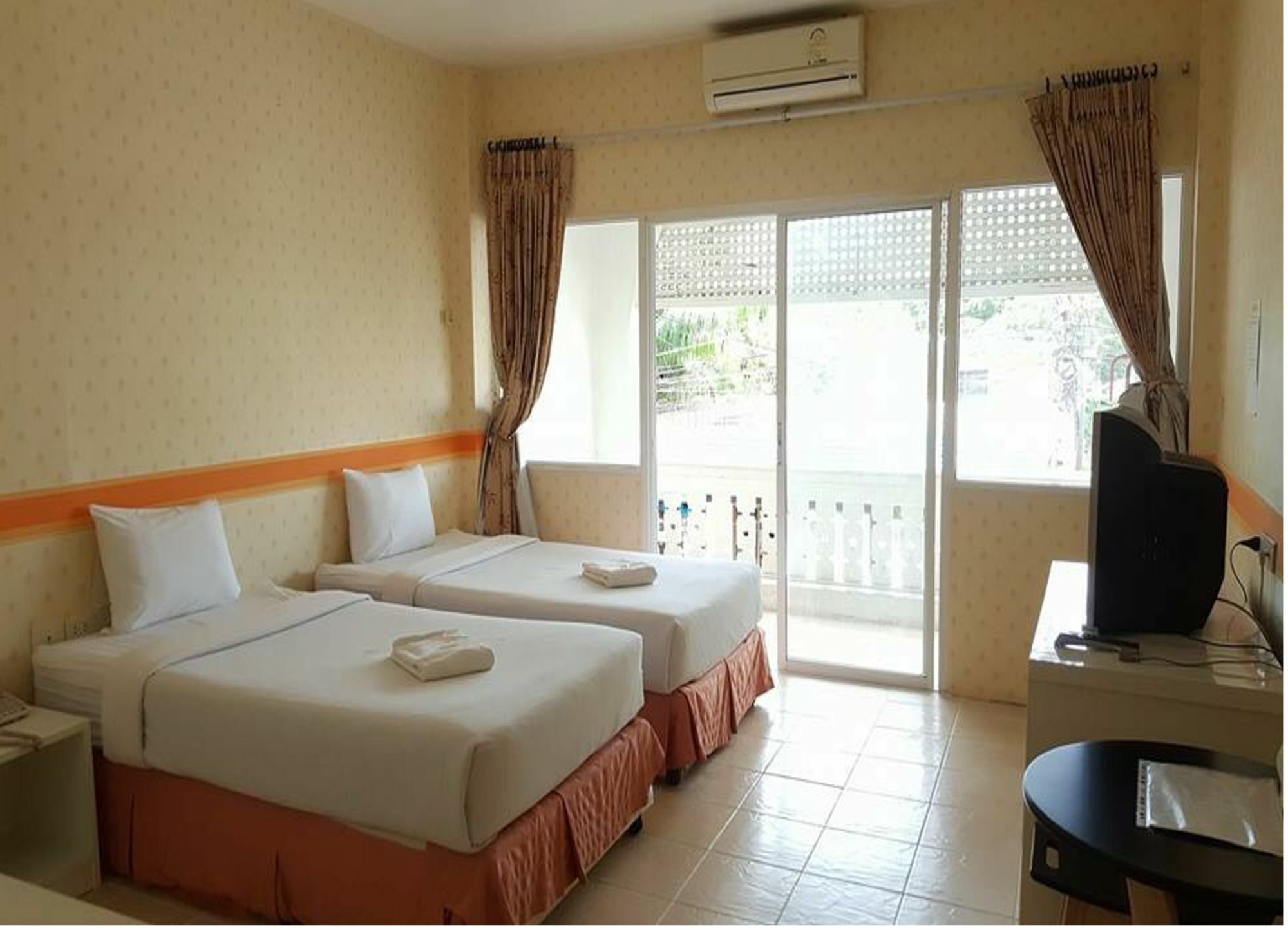 Be Fine Guesthouse Пхукет Экстерьер фото